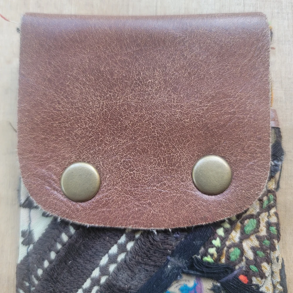🎱🔮 Free People Boho Embroidered Repurposed vtg banjara hippie Wallet card case - Picture 8 of 16
